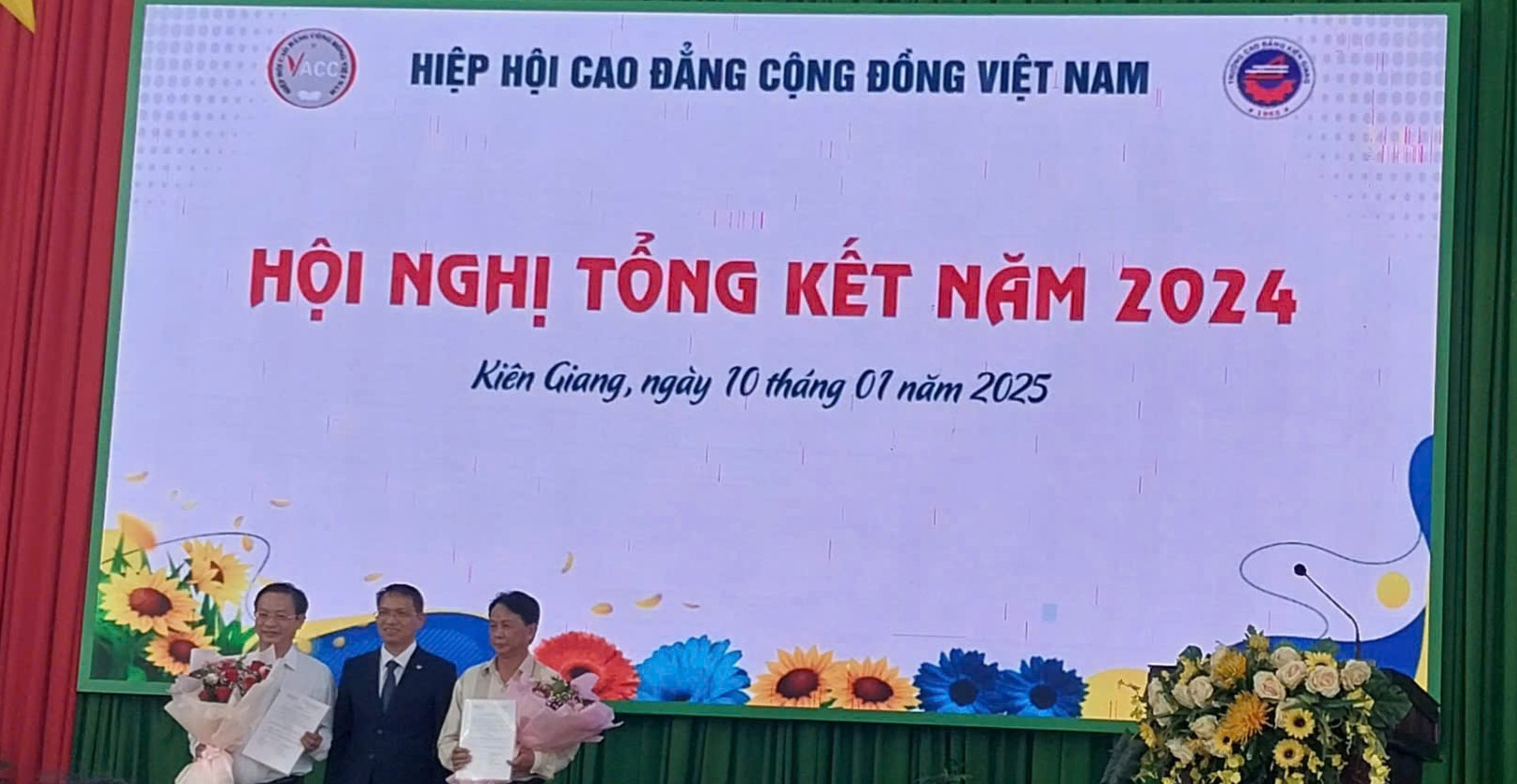Tham dự Hội nghị Tổng kết năm 2024 và Hội thảo chuyên đề của Hiệp hội Cao đẳng Cộng đồng Việt Nam